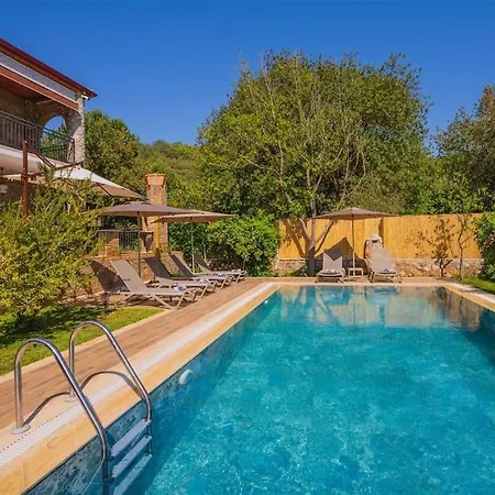 빌라 Kayakoey'de Oezel Havuzlu Muhafazakar Kaya *