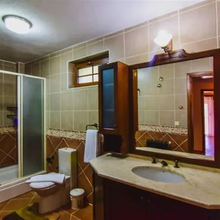 Kayakoey'de Oezel Havuzlu Muhafazakar Kaya * Φετιγιέ