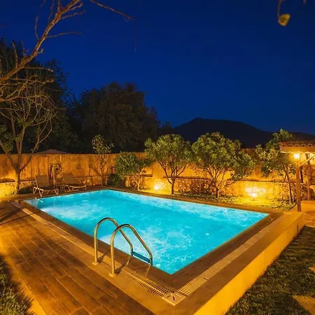 Kayaköy'de özel Havuzlu Muhafazakar Kaya