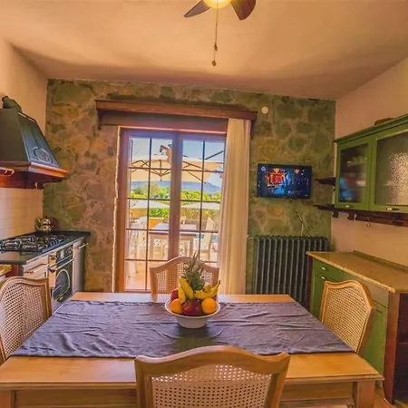 Villa Kayaköy'de özel Havuzlu Muhafazakar Kaya