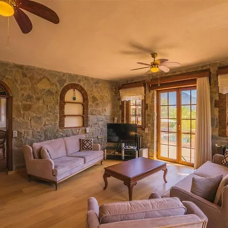 Kayaköy'de özel Havuzlu Muhafazakar Kaya Villa Fethiye