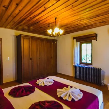 Kayakoey'de Oezel Havuzlu Muhafazakar Kaya Villa