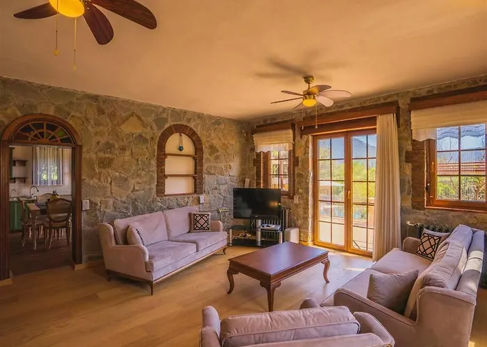 Kayakoey'de Oezel Havuzlu Muhafazakar Kaya ヴィラ フェティエ