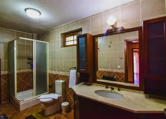 Kayakoey'de Oezel Havuzlu Muhafazakar Kaya * Fethiye