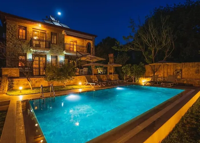 Villa Kayakoey'de Oezel Havuzlu Muhafazakar Kaya *